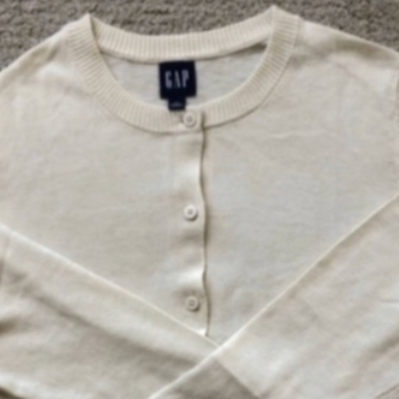 GAP Crewneck Lightweight cardigan. - Picture 2 of 2